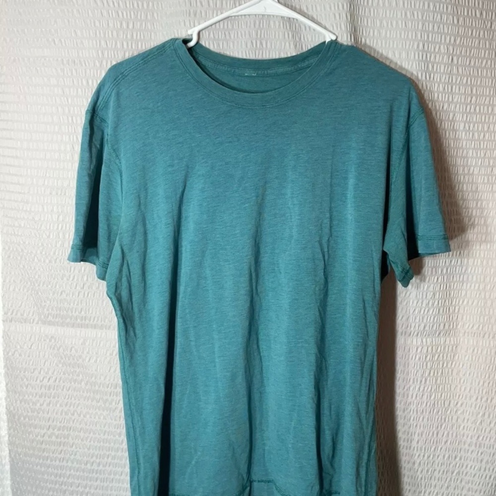 Lululemon men’s tshirt
